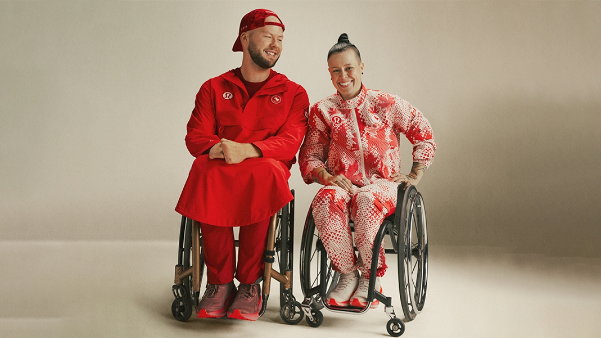 Canadian Paralympians Zak Madell and Cindy Ouellet modelling the lululemon Paris 2024 Team Kit. | Les athlètes paralympiques canadiens Zak Madell et Cindy Ouellet portant le kit de l'équipe de Paris 2024 de Lululemon.