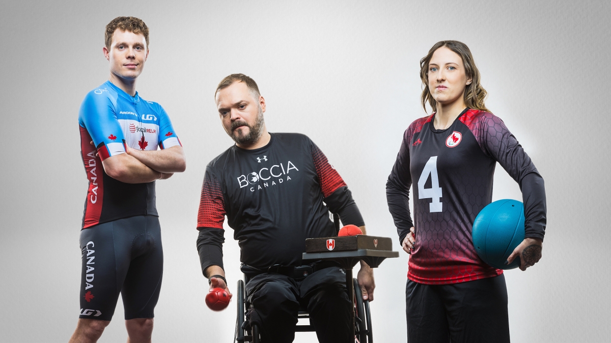 Three Canadian Paralympians together, from left to right: paracyclist Nathan Clement, boccia star Iulian Ciobanu in the middle, and national women's goalball team member Meghan Mahon on the right. | Trois paralympiens canadiens ensemble, de gauche à droite le paracycliste Nathan Clement, au milieu la star du boccia Iulian Ciobanu, et à droite la membre de l'équipe nationale de goalball féminin Meghan Mahon.