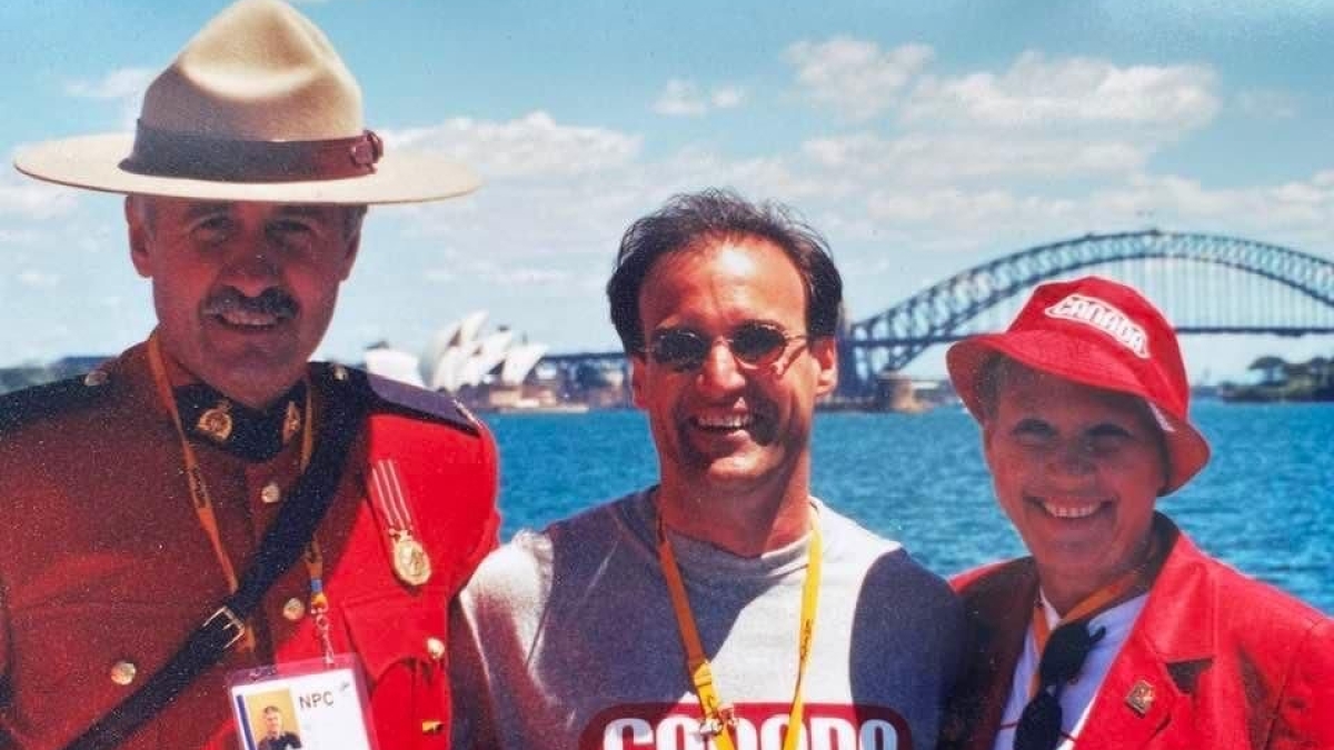 CPC president Marc-André Fabien with Senator Joyce Fairbairn and a RCMP Mountie at the Sydney 2000 Paralympic Games with the Sydney Bridge in the background