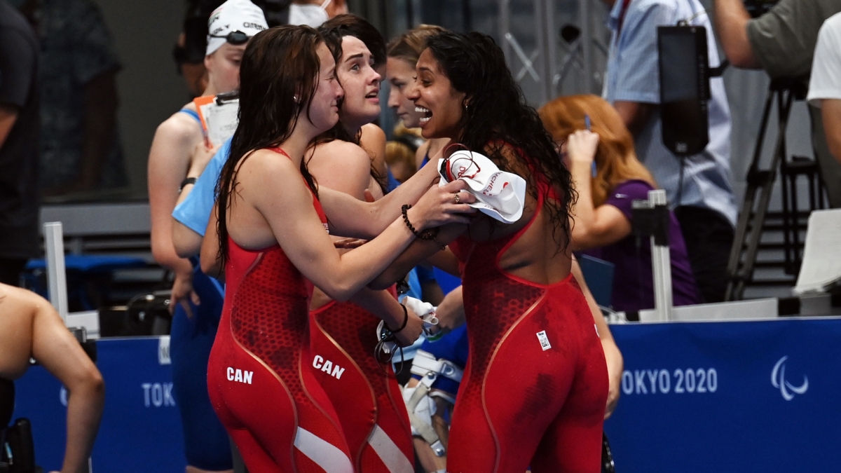 Canadian swimmers celebrate winning the bronze medal in 4x100 relay