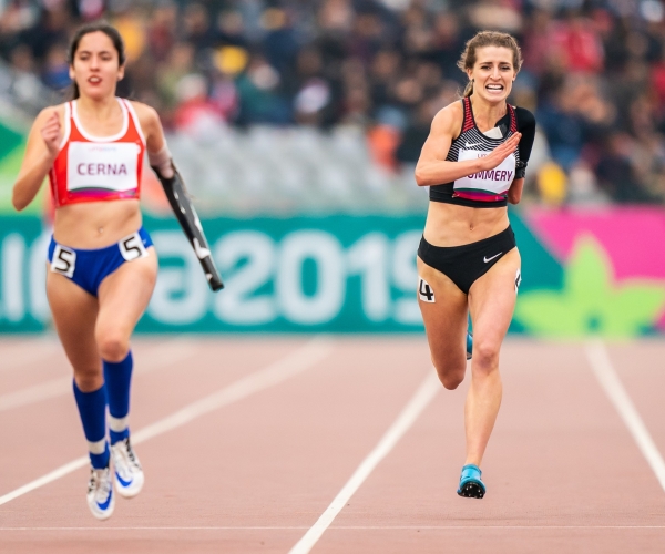 Amanda Rummery running on the track at Lima 2019