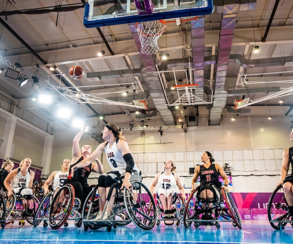 Canadians in wheelchair basketball action at Lima 2019