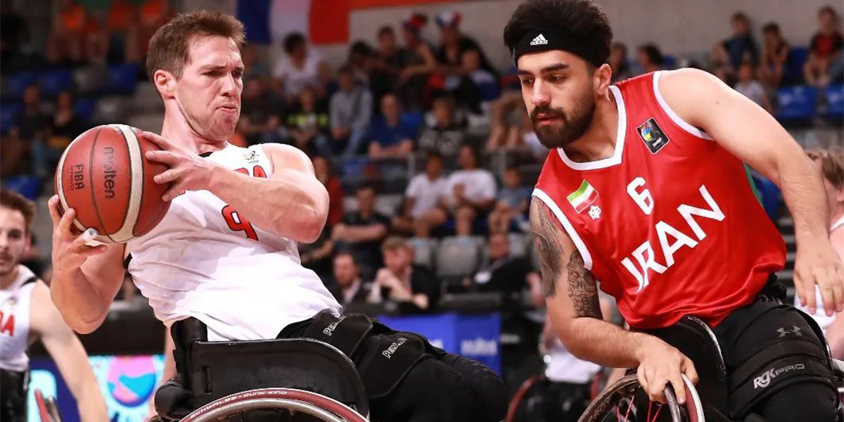 Colin Higgins in action for the Canadian Men's Wheelchair Basketball Team against Iran. | Colin Higgins en action pour l'équipe canadienne masculine de basket-ball en fauteuil roulant contre l'Iran.