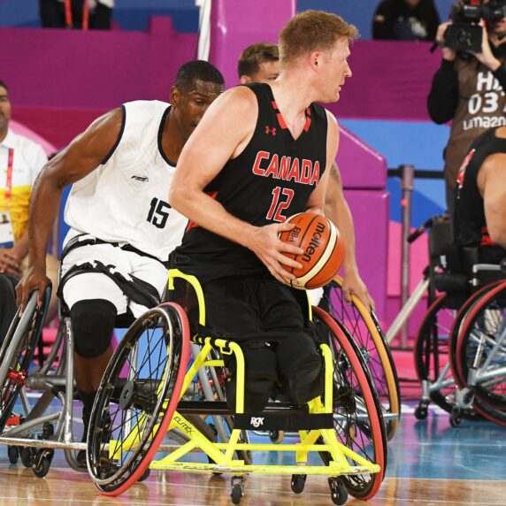 Pat Anderson in wheelchair basketball action at Lima 2019.