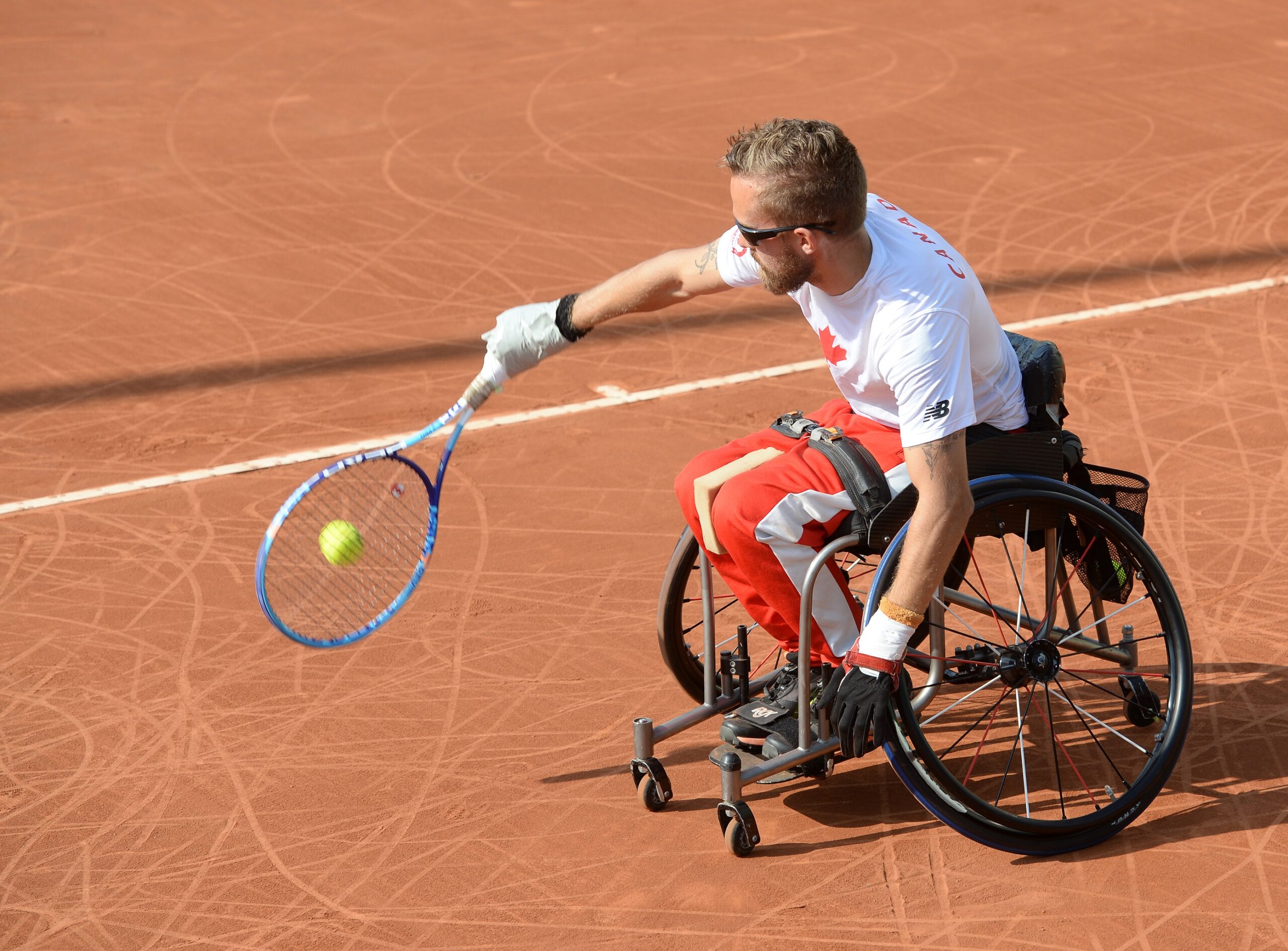 Rob Shaw hitting a backhand at the Lima 2019 Parapan Am Games.