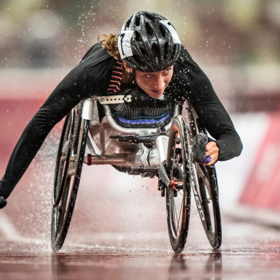 Jessica Frotten racing in her wheelchair