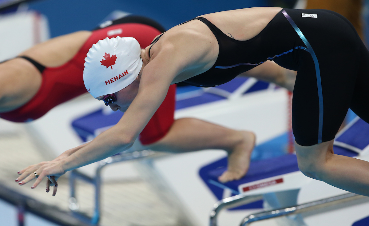 Sarah Mehain diving off the blocks in Rio