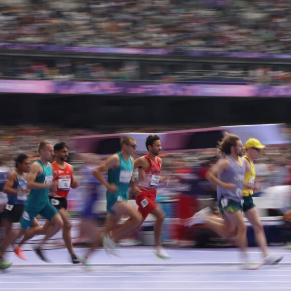 Many Para athletes running the 5000m race at Paris 2024