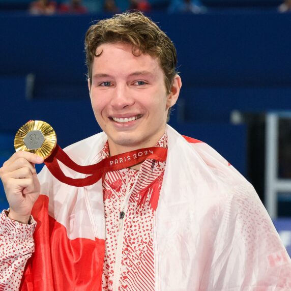 Nicholas Bennett gold medal ceremony