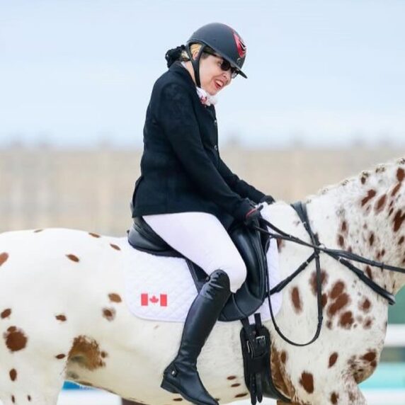 Jody Schloss riding her horse El Colorado