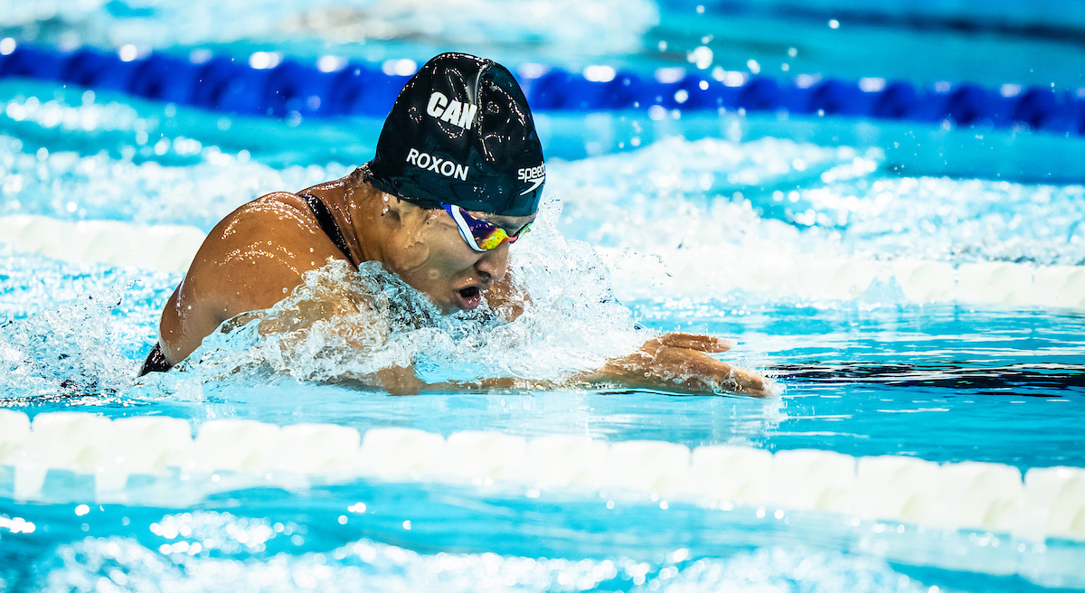 Katarina Roxon swimming in the pool.