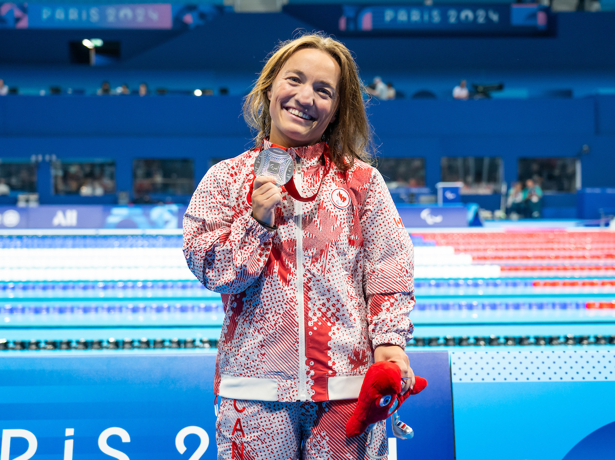 Tess Routliffe shows off her silver medal at Paris 2024.